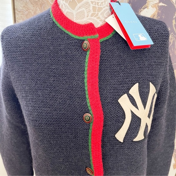 New Gucci NY Yankees MLB Embellished
Gucci Logo Applique CrewneckCardigan - Picture 5 of 13